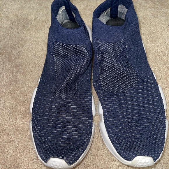 Sneakers - Picture 2 of 6